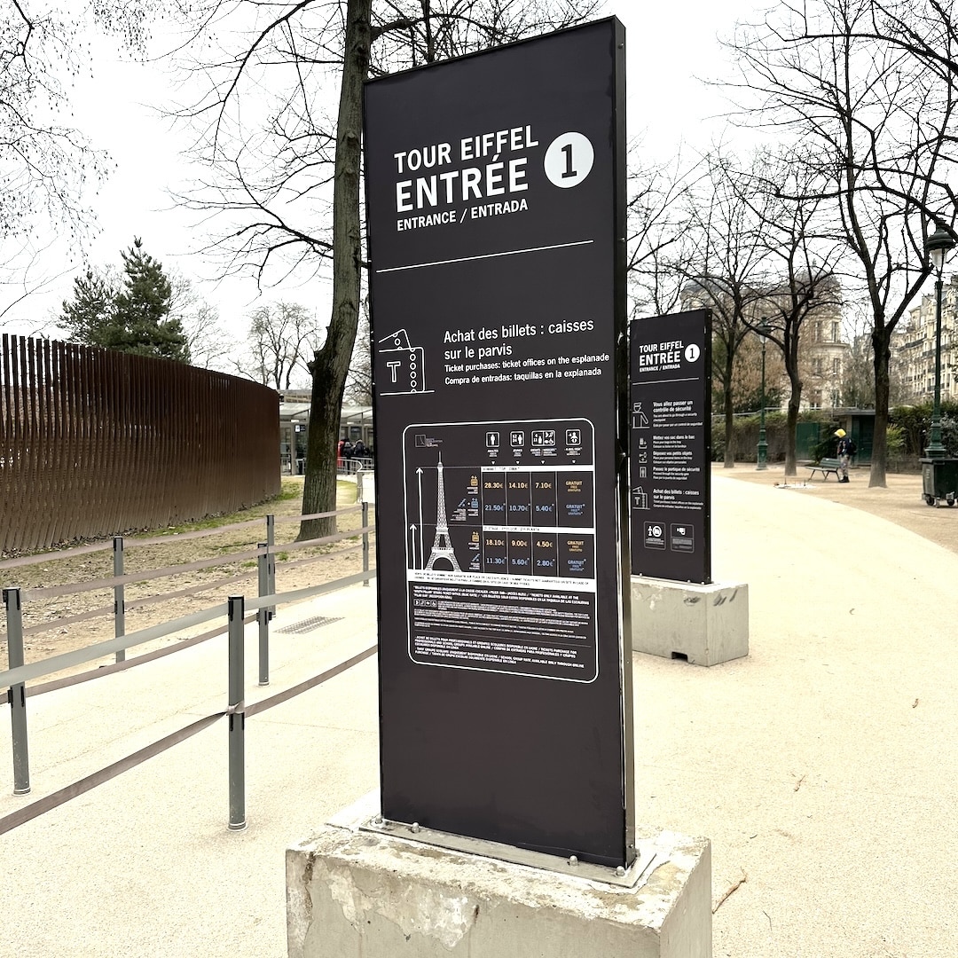 entreprise signaletique paris panneau exterieur tour eiffel musee